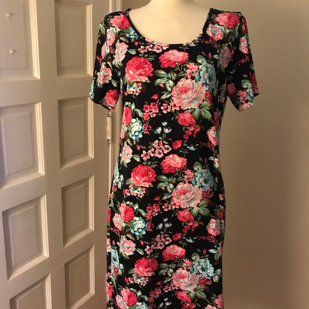 NWOT floral print tee shirt style dress.